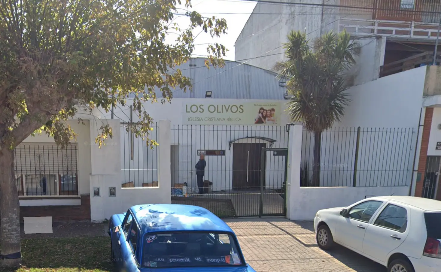 Entrada de la Iglesia Los Olivos